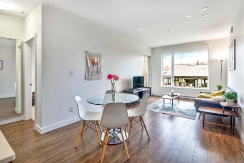 402-1061 Marine Drive, North Vancouver, BC 
