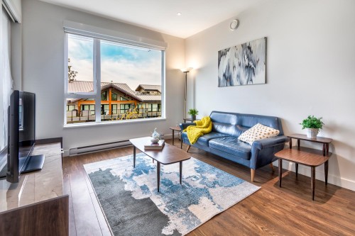 402-1061 Marine Drive, North Vancouver, BC 