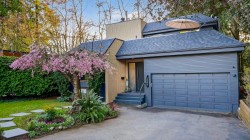 2221 Bowser Avenue  North Vancouver, BC V7P 2Z1