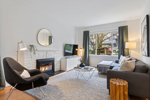 261 4Th Street E, North Vancouver, BC 