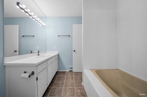 2-8311 Saunders Road, Richmond, BC 