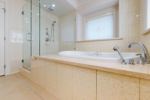 3749 11Th Avenue W, Vancouver, BC 