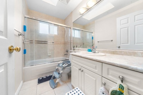 62 61St Avenue E, Vancouver, BC 