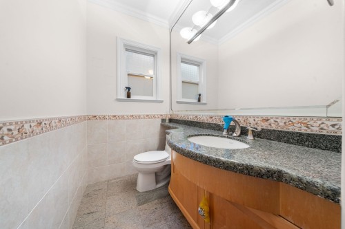 62 61St Avenue E, Vancouver, BC 