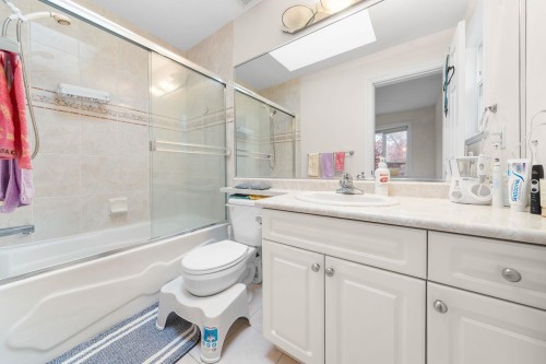 62 61St Avenue E, Vancouver, BC 