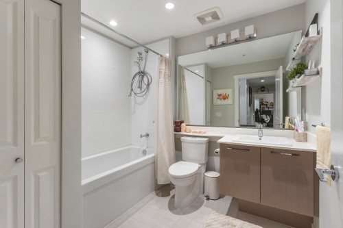 418-2651 Library Lane, North Vancouver, BC 