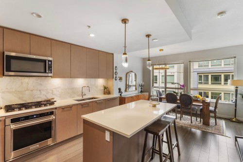 418-2651 Library Lane, North Vancouver, BC 