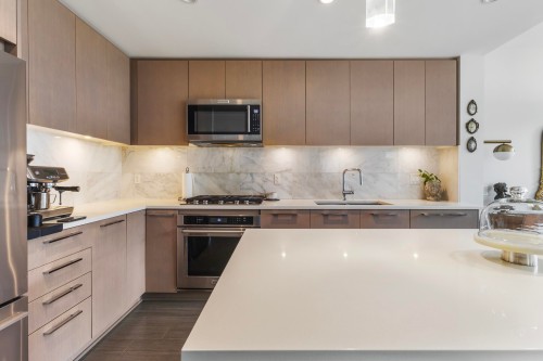 418-2651 Library Lane, North Vancouver, BC 