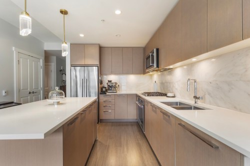 418-2651 Library Lane, North Vancouver, BC 