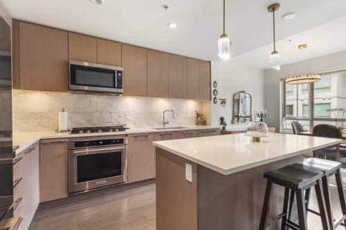418-2651 Library Lane, North Vancouver, BC 