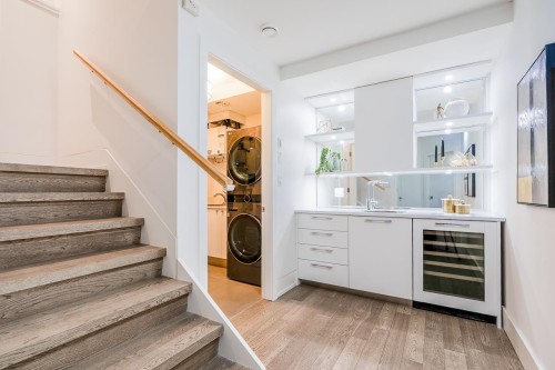 4691 9Th Avenue W, Vancouver, BC 