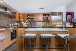 104-1168 Richards Street  Vancouver, BC V6B 3E6