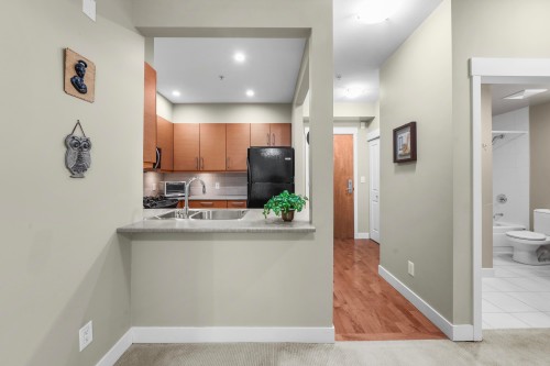 208-188 29 Street W, North Vancouver, BC - Indoor Photo Showing Other Room