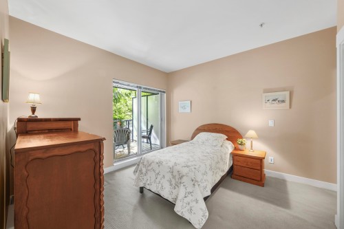208-188 29 Street W, North Vancouver, BC - Indoor Photo Showing Bedroom