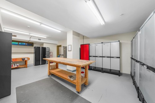 208-188 29 Street W, North Vancouver, BC - Indoor Photo Showing Other Room
