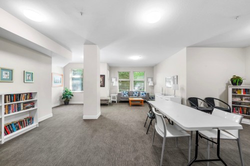 208-188 29 Street W, North Vancouver, BC - Indoor