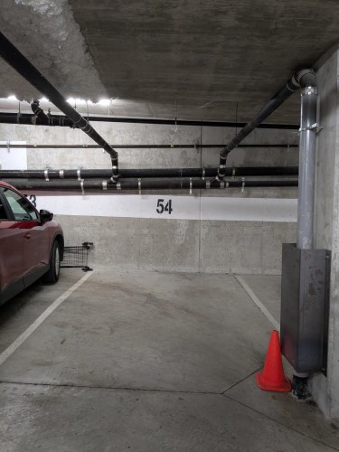 208-188 29 Street W, North Vancouver, BC - Indoor Photo Showing Garage