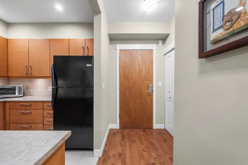 208-188 29 Street W, North Vancouver, BC - Indoor Photo Showing Kitchen