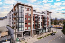 203-1496 Charlotte Road North Vancouver, BC V7J 0C9