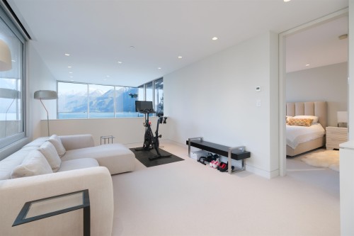 6911 Isleview Road, West Vancouver, BC 