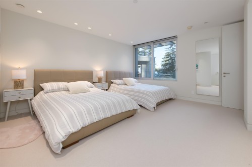 6911 Isleview Road, West Vancouver, BC 