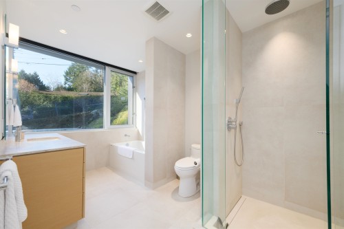 6911 Isleview Road, West Vancouver, BC 