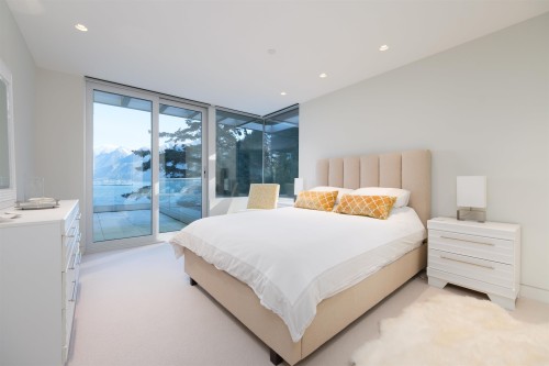 6911 Isleview Road, West Vancouver, BC 