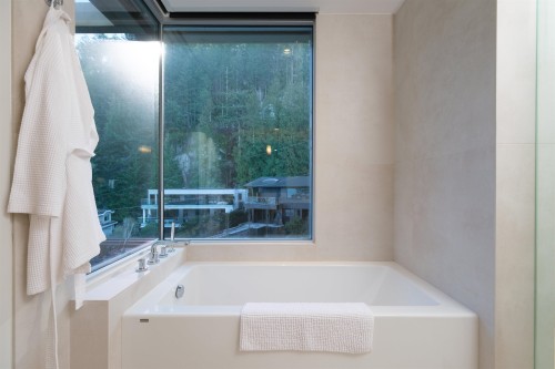 6911 Isleview Road, West Vancouver, BC 