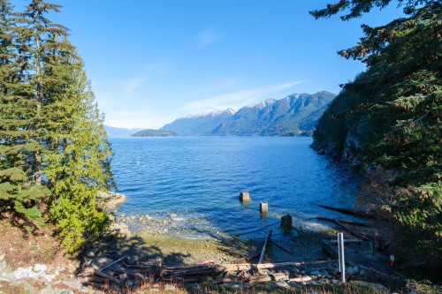 6911 Isleview Road, West Vancouver, BC 