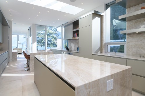 6911 Isleview Road, West Vancouver, BC 