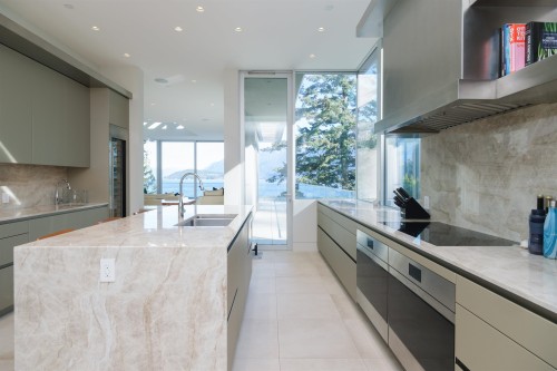 6911 Isleview Road, West Vancouver, BC 