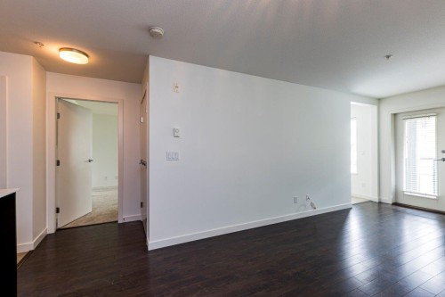 302-1677 Lloyd Avenue, North Vancouver, BC 