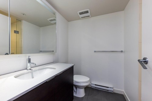 302-1677 Lloyd Avenue, North Vancouver, BC 