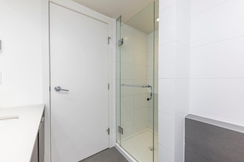 302-1677 Lloyd Avenue, North Vancouver, BC 
