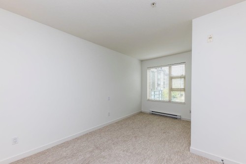 302-1677 Lloyd Avenue, North Vancouver, BC 