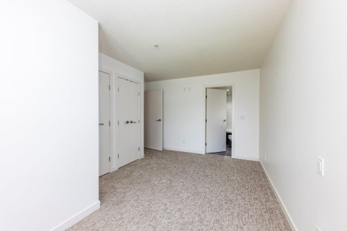 302-1677 Lloyd Avenue, North Vancouver, BC 