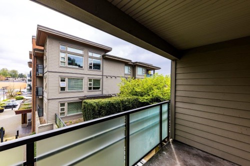 302-1677 Lloyd Avenue, North Vancouver, BC 