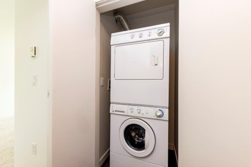 302-1677 Lloyd Avenue, North Vancouver, BC 
