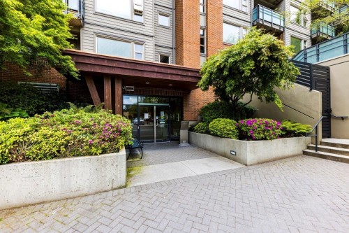 302-1677 Lloyd Avenue, North Vancouver, BC 