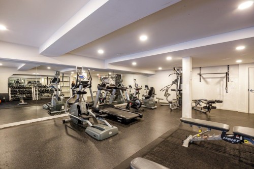 302-1677 Lloyd Avenue, North Vancouver, BC 