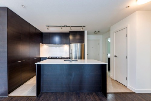 302-1677 Lloyd Avenue, North Vancouver, BC 