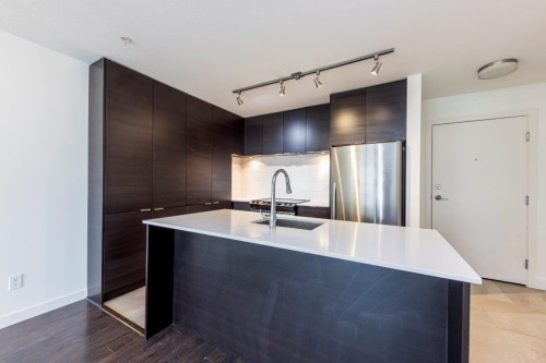 302-1677 Lloyd Avenue, North Vancouver, BC 