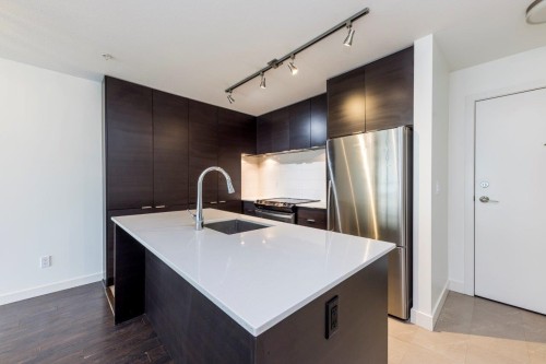 302-1677 Lloyd Avenue, North Vancouver, BC 