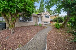 4366 Gilpin Crescent Burnaby, BC V5G 2K4