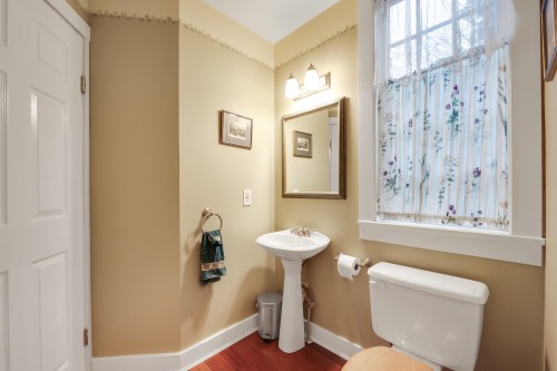 1509 Mahon Avenue, North Vancouver, BC 