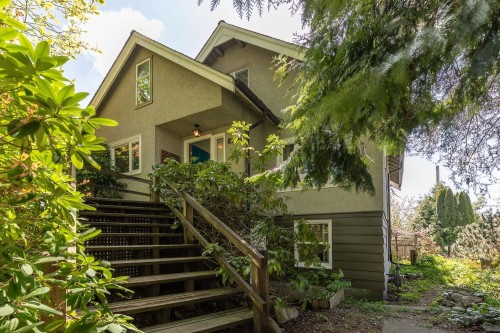 2002 13Th Avenue E, Vancouver, BC 