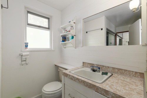 2002 13Th Avenue E, Vancouver, BC 