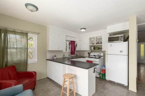 2002 13Th Avenue E, Vancouver, BC 