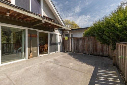2002 13Th Avenue E, Vancouver, BC 