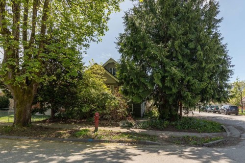 2002 13Th Avenue E, Vancouver, BC 